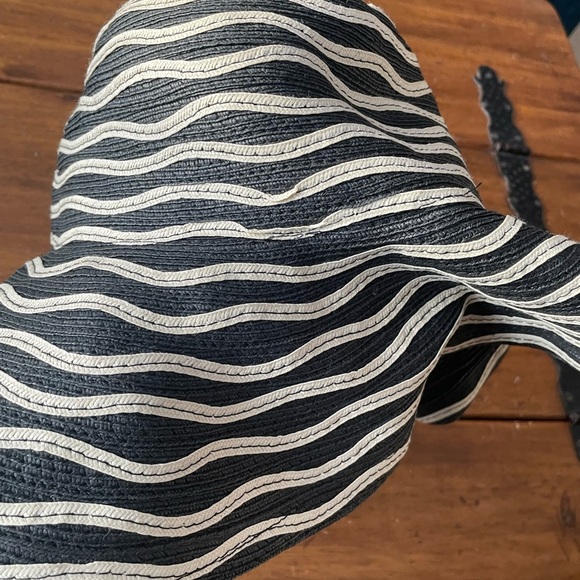 The Hats Company Filippo Catarzi Made In Italy  Striped Wide Brim Floppy Hat - Picture 2 of 5